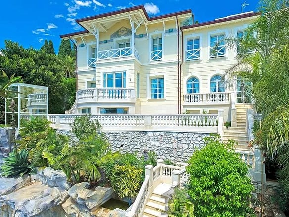 5 Bedroom Villa/House in Roquebrune Cap Martin 26