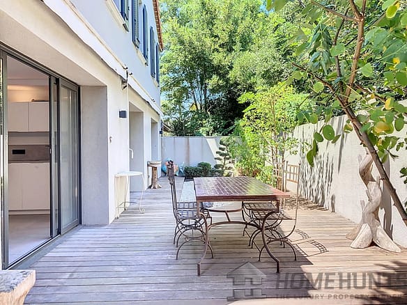 2 Bedroom Apartment in Saint Tropez 30