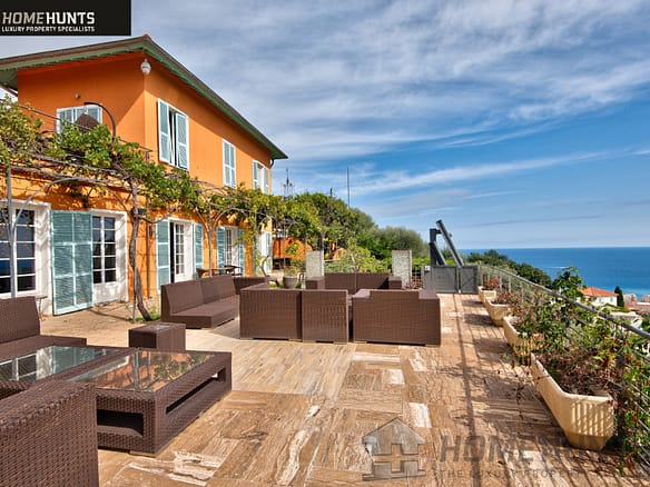 7 Bedroom Villa/House in Menton 36