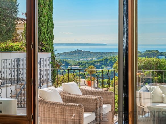 5 Bedroom Villa/House in Son Vida 4