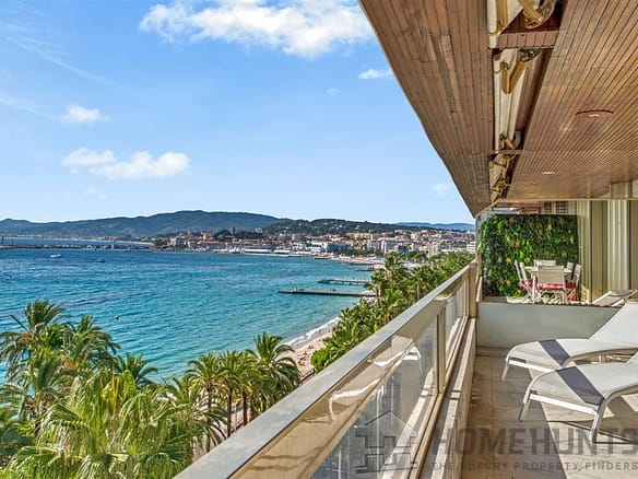 2 Bedroom Apartment in Cannes 28