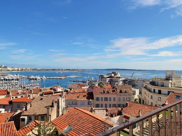 2 Bedroom Apartment in Cannes 6
