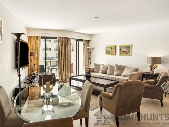 2 Bedroom Apartment in Cannes 4