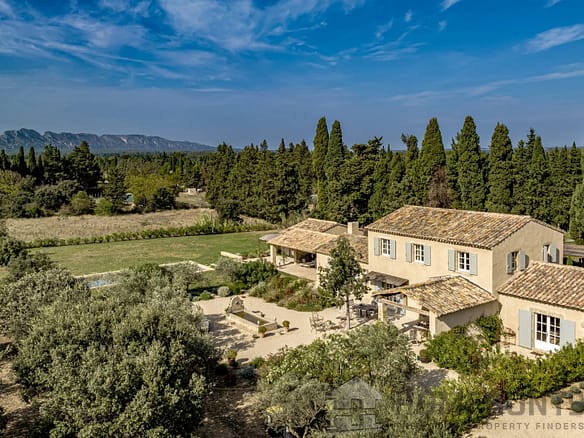 6 Bedroom Villa/House in Eygalieres 2