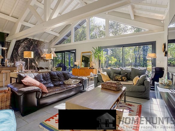 4 Bedroom Villa/House in Mercury 2