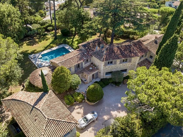 6 Bedroom Villa/House in Mougins 2
