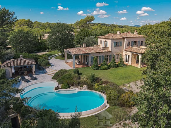 4 Bedroom Villa/House in Tourrettes 34