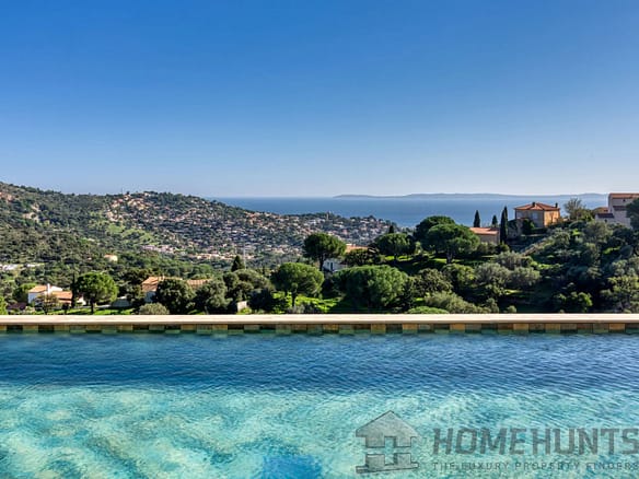 6 Bedroom Villa/House in Bormes Les Mimosas 34