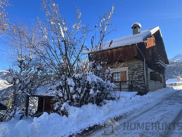 4 Bedroom Chalet in Meribel 8