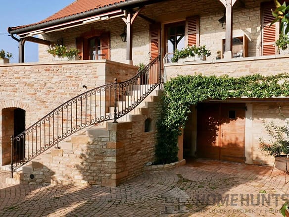 5 Bedroom Villa/House in Cormatin 12