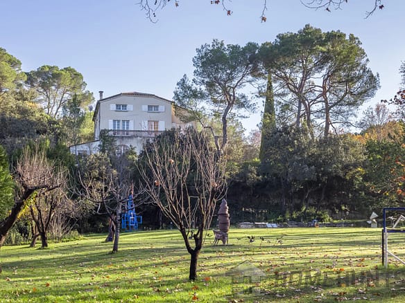 6 Bedroom Villa/House in Fontaine De Vaucluse 2