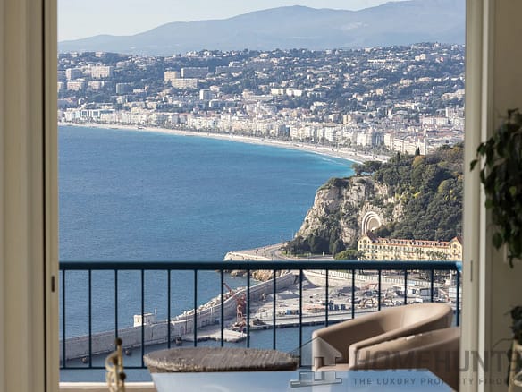 2 Bedroom Apartment in Nice - Mont Boron 12
