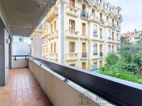 3 Bedroom Apartment in Nice - City 10