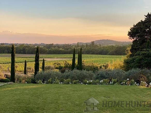 6 Bedroom Vineyard in Aix En Provence 14