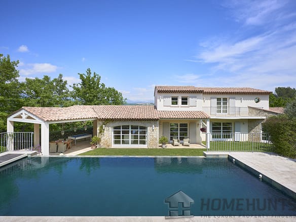 2 Bedroom Villa/House in Tourrettes 8