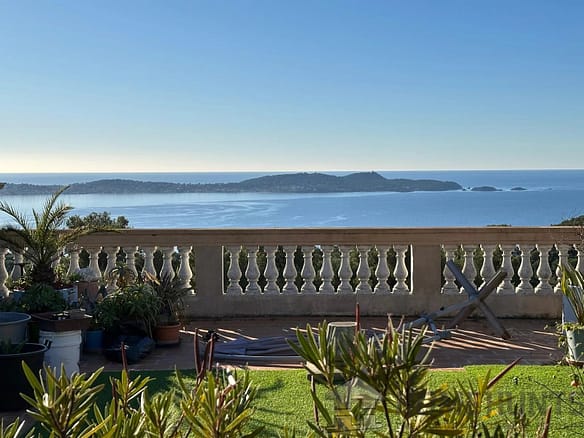 3 Bedroom Apartment in Hyeres 26