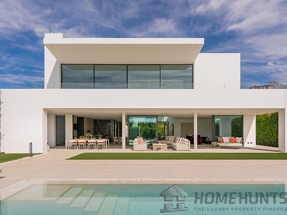 5 Bedroom Villa/House in The Golden Mile 16