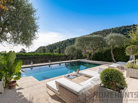 6 Bedroom Villa/House in Eze 18