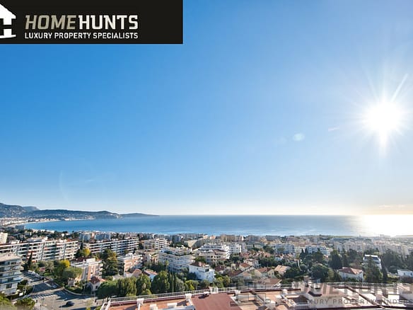 2 Bedroom Apartment in Nice - City 6