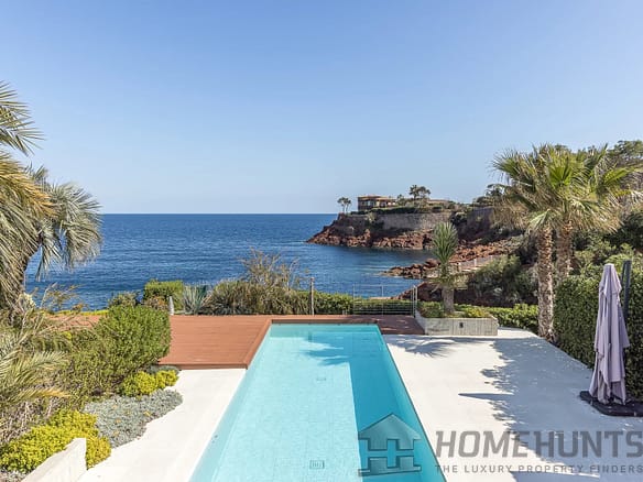 9 Bedroom Villa/House in Theoule Sur Mer 8