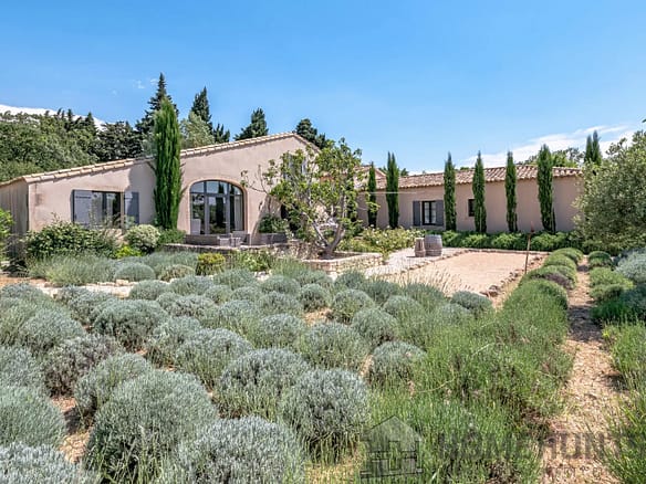 5 Bedroom Villa/House in Maussane Les Alpilles 2