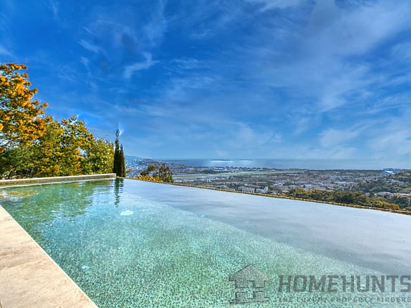 5 Bedroom Villa/House in Mandelieu La Napoule 32