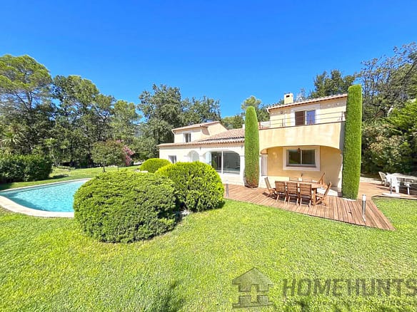 5 Bedroom Villa/House in Roquefort Les Pins 36