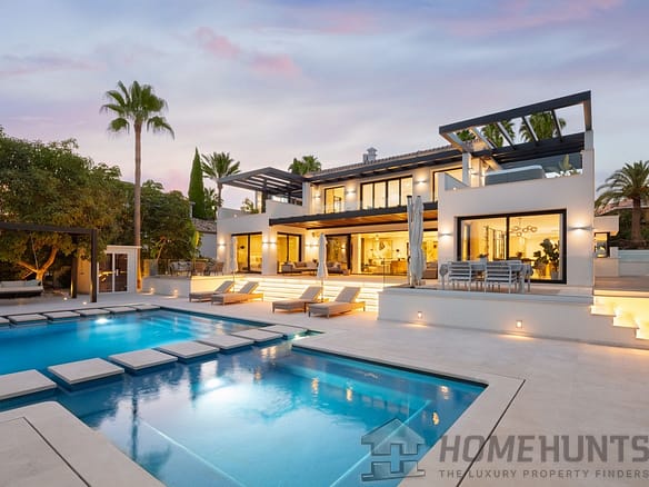 5 Bedroom Villa/House in Nueva Andalucía 2