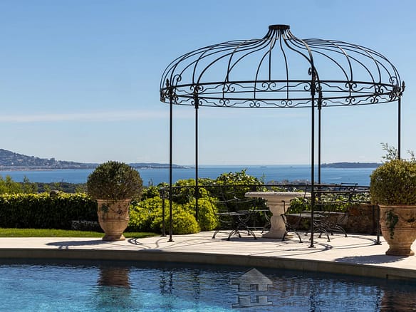 8 Bedroom Villa/House in Mandelieu La Napoule 8