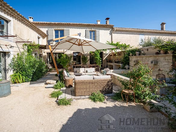 5 Bedroom Villa/House in Molleges 24