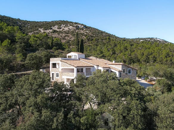 5 Bedroom Villa/House in Corconne 28