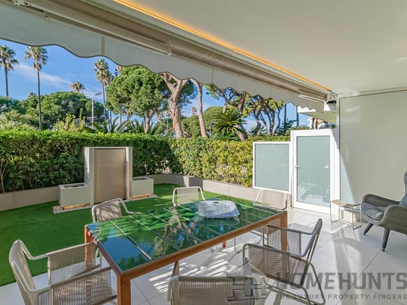 2 Bedroom Apartment in Cannes 24