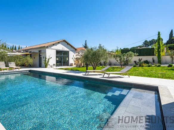6 Bedroom Villa/House in St Remy De Provence 12