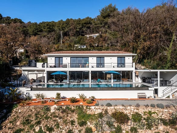 4 Bedroom Villa/House in Tourrettes Sur Loup 16