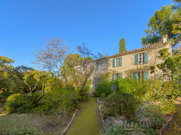 3 Bedroom Villa/House in Sanary Sur Mer 24