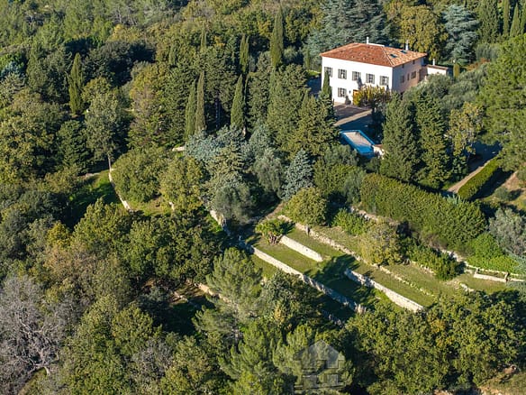 8 Bedroom Villa/House in Grasse 36