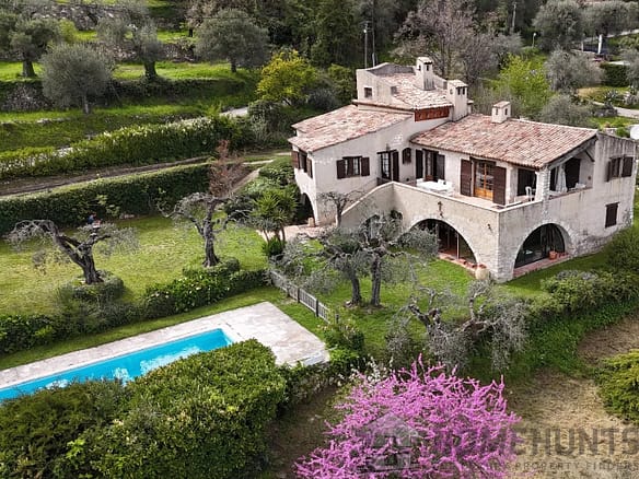 5 Bedroom Villa/House in Le Broc 30