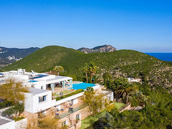 10 Bedroom Villa/House in Roca Llisa 8