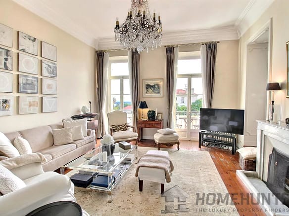 2 Bedroom Apartment in Cannes 2