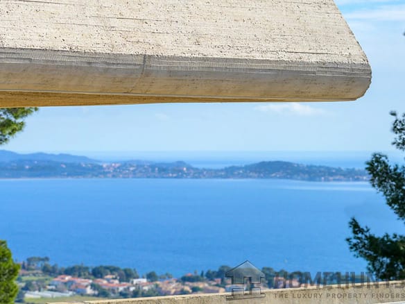 6 Bedroom Villa/House in Carqueiranne 24