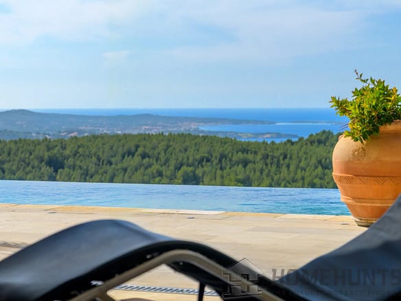 4 Bedroom Villa/House in Ollioules 22