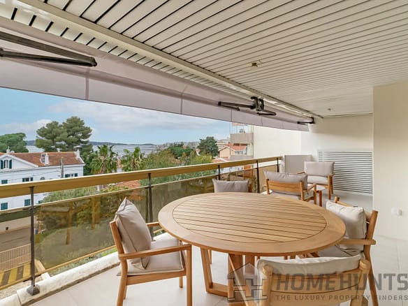 3 Bedroom Apartment in Cannes 12