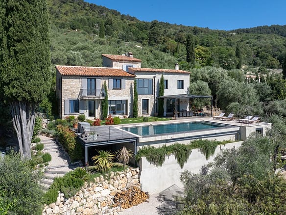 6 Bedroom Villa/House in Le Tignet 28