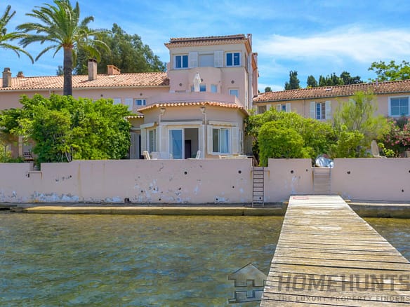 2 Bedroom Apartment in Porquerolles 4