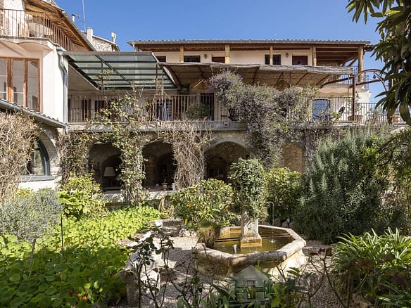 6 Bedroom Villa/House in La Colle Sur Loup 4