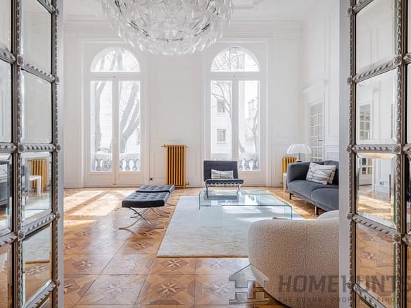 4 Bedroom Apartment in Marseille 2