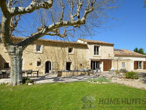 6 Bedroom Villa/House in Le Thor 30