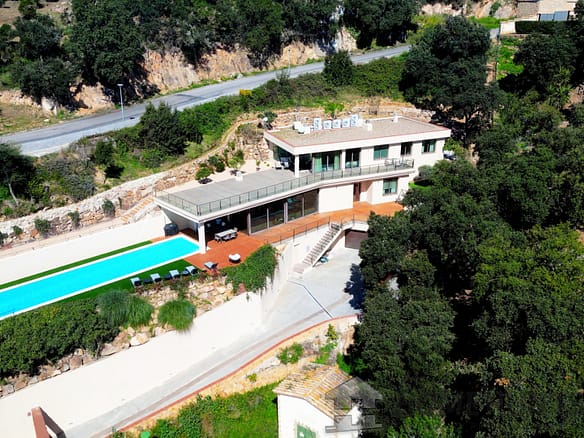 5 Bedroom Villa/House in Castell D Aro 32