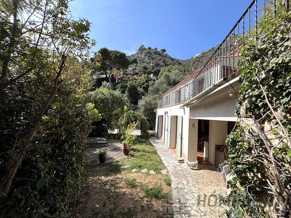 3 Bedroom Villa/House in Eze 4