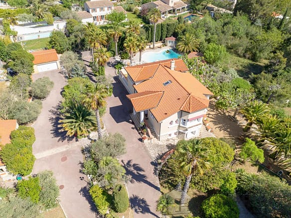 5 Bedroom Villa/House in Marseille 4